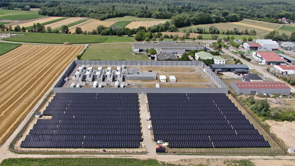 Das Rechenzentrum in Niederlauterbach/Frankreich wird zum Teil mit Energie aus einer PV-Anlage betrieben.
