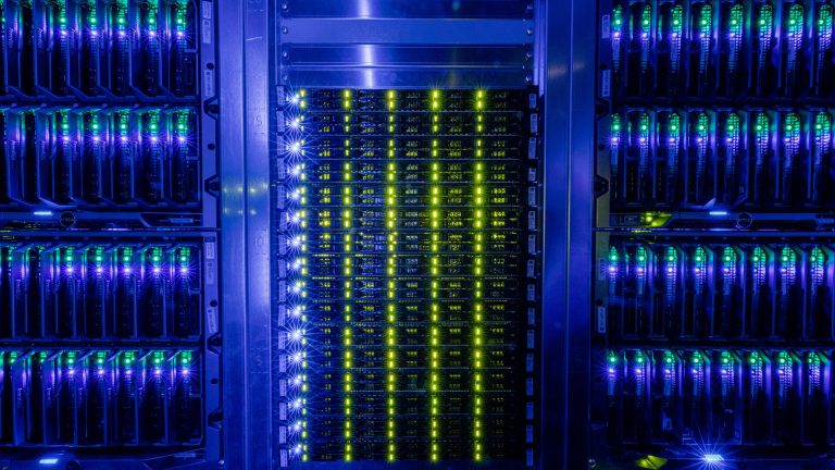 Mit den Dedicated Server AMD EPYC 4005 bietet IONOS starke Performance, Effizienz und modernste Hosting-Technologie.