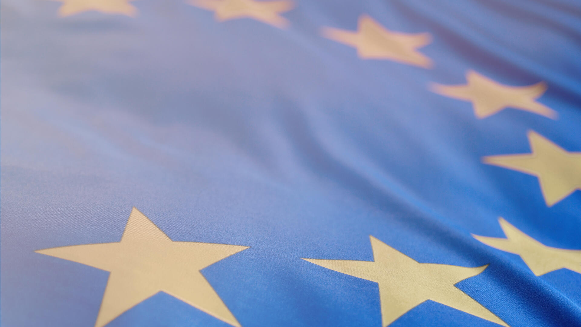 Europaflagge: Blauer Hintergrund und gelbe Sterne