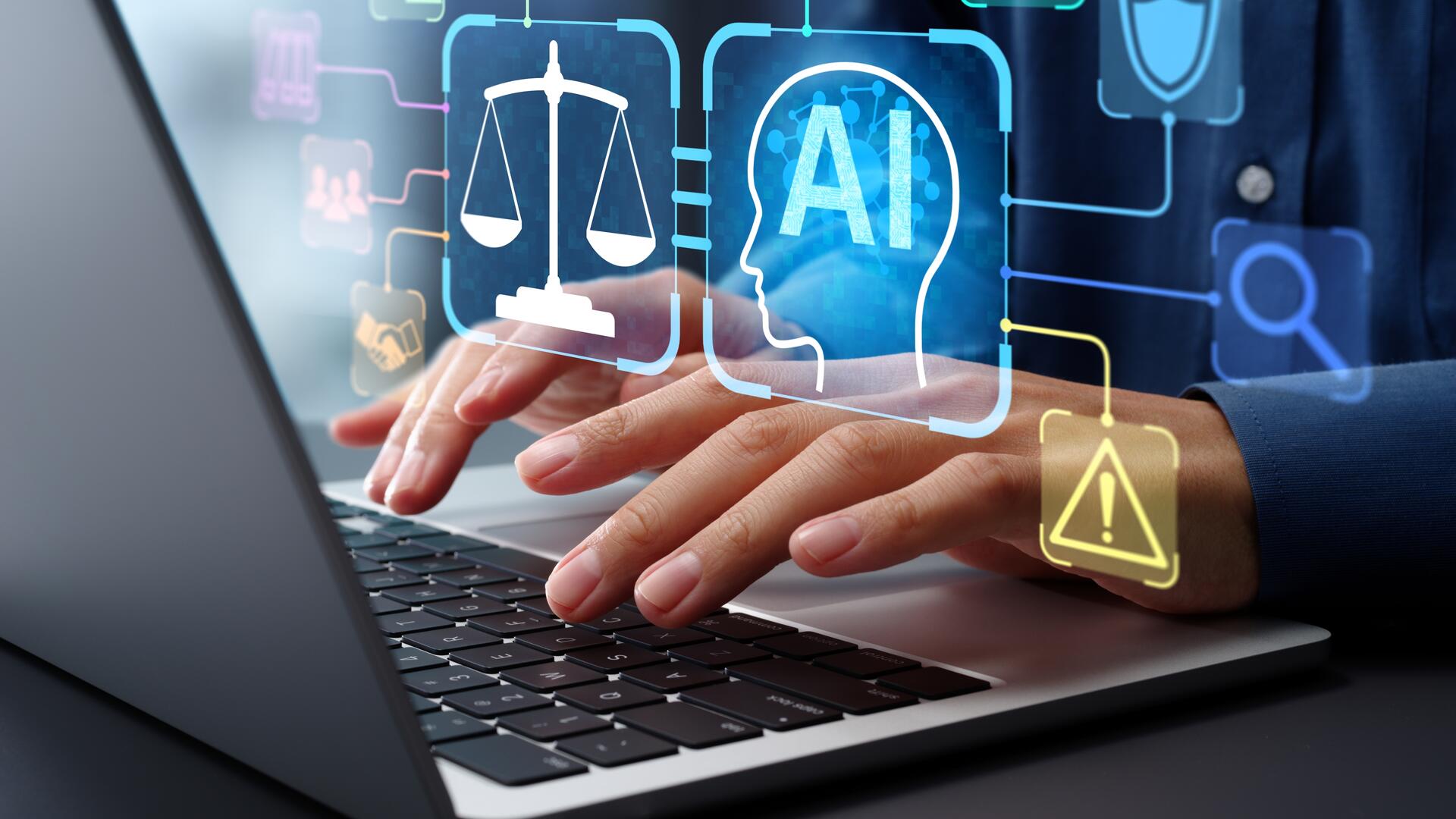 Mensch am Laptop, der tippt und Symbole für Zusammenarbeit und KI